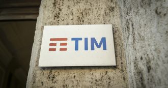 Copertina di Tim, multa da 27 milioni di euro per chiamate indesiderate. Garante Privacy: “Trattamenti illeciti di dati per marketing”