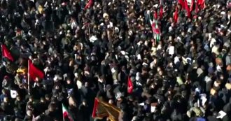 Copertina di Soleimani, enorme folla per la sepoltura nella città natale Kerman: 35 persone muoiono nella calca