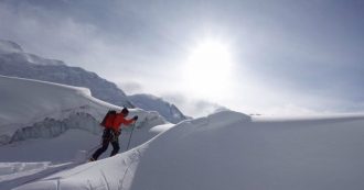 Copertina di Volete scalare l’Everest con cibo, doccia e ossigeno a volontà? Vi bastano 130mila dollari