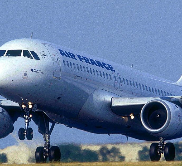 Boeing 777 Air France, panico sul volo New York-Parigi: “L’aereo non risponde ai comandi, non riusciamo ad atterrare”. L’audio dei piloti