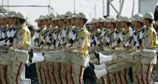 Copertina di Iran, il potenziale bellico: arsenale missilistico che può colpire a duemila chilometri, mezzi veloci via mare e oltre un milione di soldati