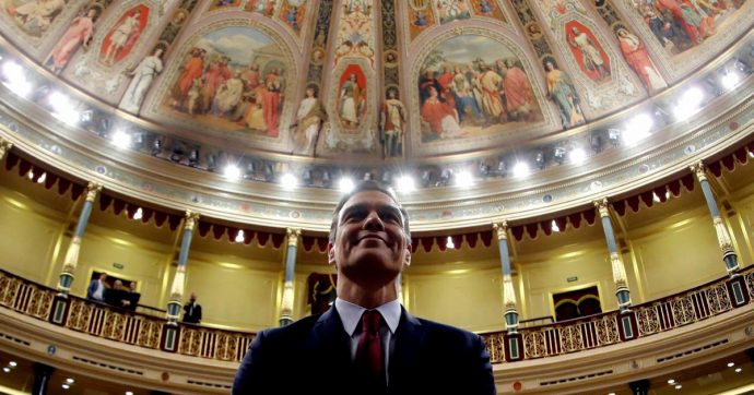 Copertina di Sánchez ricomincia da due: la Spagna ha il primo governo di coalizione