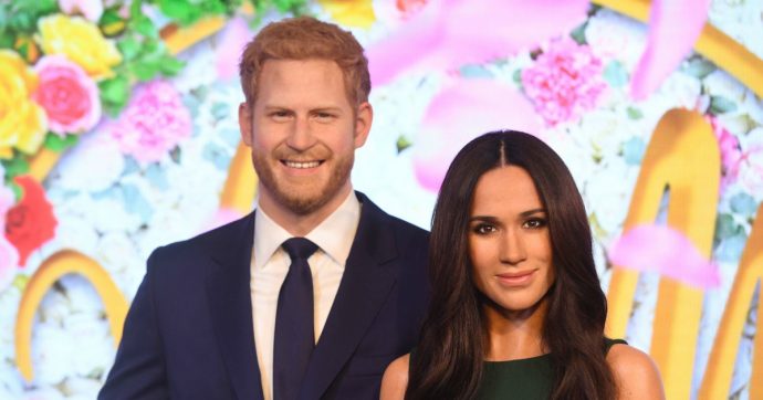 Meghan Markle's wax figure is unveiled alongside Prince Harry's at Madame Tussauds in central London. PRESS ASSOCIATION Photo. Picture date: Wednesday May 9, 2018. Dressed in their engagement announcement outfits, Meghan’s figure wears a green dress and a replica of the engagement ring designed by Harry himself. Harry’s figure, originally created to mark his 30th birthday in 2014, has been updated, most notably adding the Royal’s beard. Photo credit should read: Victoria Jones/PA Wire
Meghan Markle's wax figure is unveiled alongside Prince Harry's at Madame Tussauds in central London. PRESS ASSOCIATION Photo. Picture date: Wednesday May 9, 2018. Dressed in their engagement announcement outfits, Meghan’s figure wears a green dress and a replica of the engagement ring designed by Harry himself. Harry’s figure, originally created to mark his 30th birthday in 2014, has been updated, most notably adding the Royal’s beard. Photo credit should read: Victoria Jones/PA Wire Harry e Meghan, la loro villa in Canada circondata da un ex allevamento di polli che potrebbe diventare una piantagione di cannabis