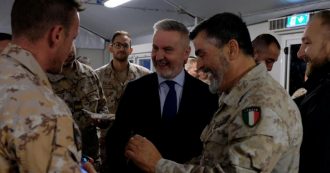 Copertina di Gli italiani dentro i bunker, mentre Berlino valuta il ritiro parziale delle sue truppe