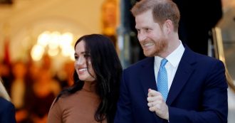 Copertina di Principe Harry e Meghan, gli hacker oscurano il loro nuovo sito: al suo posto c’è il video di “Gold digger” di Kanye West