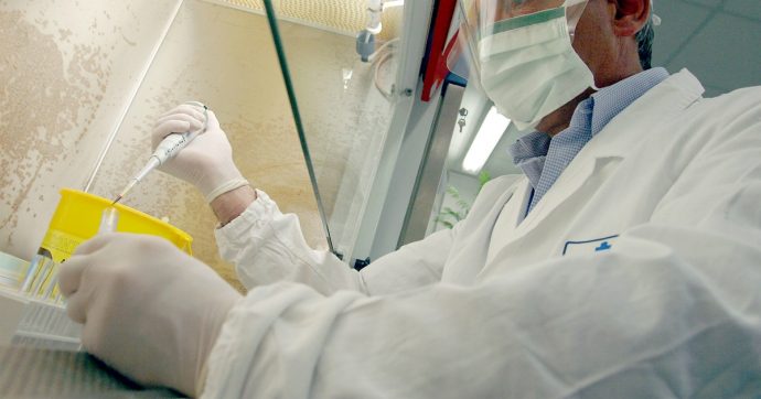 Coronavirus, parte la sperimentazione italiana con idrossiclorochina su 2.500 pazienti. Obiettivo: capire se protegge dal contagio
