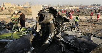 Copertina di Incidente Boeing ucraino con 176 morti, Teheran ammette: “L’abbiamo abbattuto con un missile per errore”. Il generale: “Avrei preferito morire”