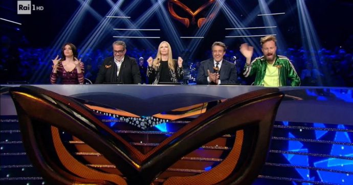 Risultati immagini per Il Cantante mascherato batte il Grande Fratello Vip. Cosa è successo in gara FOTO