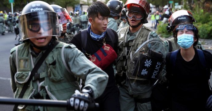 La rivolta anti-Cina. Stress e depressione: Hong Kong a pezzi