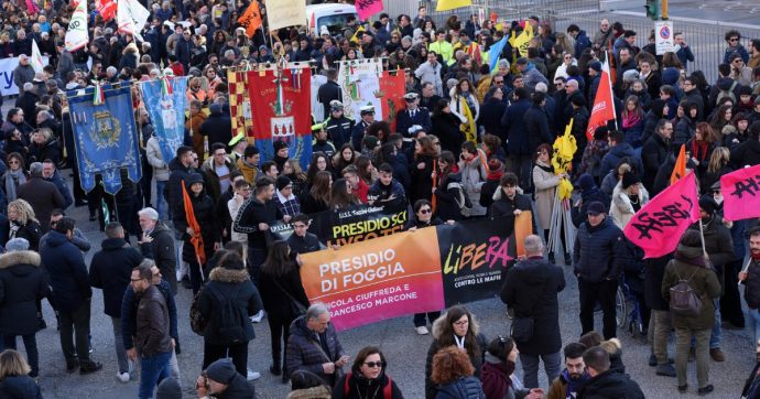 Foggia sfila contro le bombe: “La  paura non deve vincere”