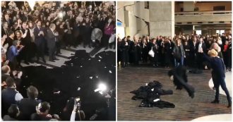 Copertina di Francia, la protesta degli avvocati nei Tribunali: gettano le toghe a terra contro la riforma di Macron