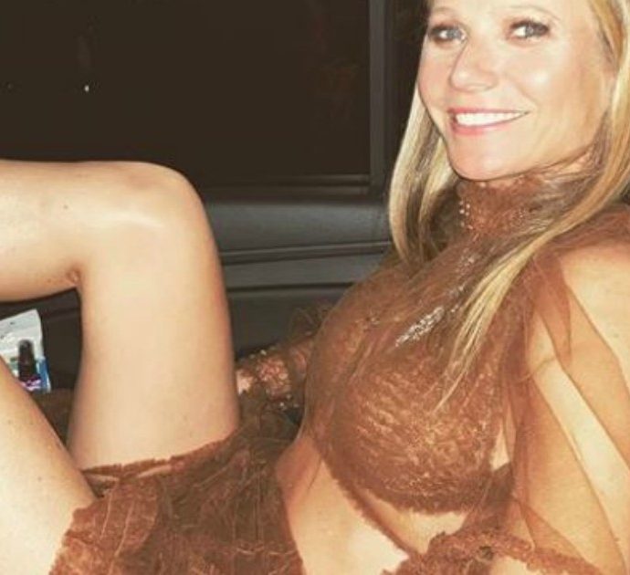 Gwyneth Paltrow nuda su Instagram per festeggiare i suoi 48 anni: “Il mio corpo? Merito della mia crema”