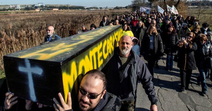 Copertina di In 4 mila contro Raggi: “No a Malagrotta2”