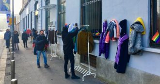 Copertina di A Milano c’è il ‘muro della gentilezza’. Nessuno è mai così povero da non poter aiutare