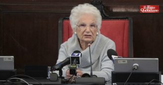 Copertina di Liliana Segre, la senatrice in Consiglio comunale a Milano lancia un appello ai giovani: “La paura fa fare cose vergognose. Voi fate la scelta”