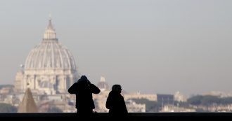 Copertina di Roma, emergenza smog: superati i limiti in 8 centraline su 13. I medici avvertono: “A farne le spese soprattutto i bambini”