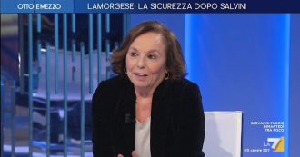 Copertina di Migranti, Lamorgese su La7: “Con Salvini porti non sono mai stati chiusi. Gregoretti? Nessuno può sottrarsi alle leggi, neanche ex ministro”