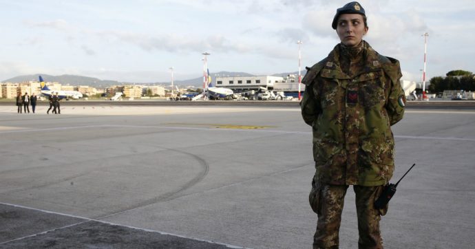 Difesa, Guerini: “In Libia possibile rimodulazione del nostro contingente. Restiamo in Iraq, ma il futuro è la Nato”