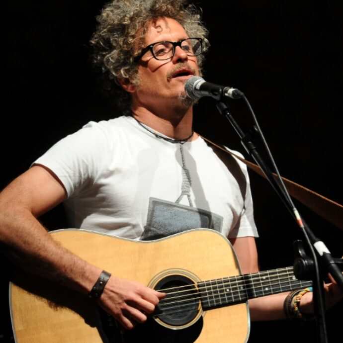 Niccolò Fabi porta in concerto la resistenza. Un viaggio che ha bisogno di ‘tradizione e tradimento’