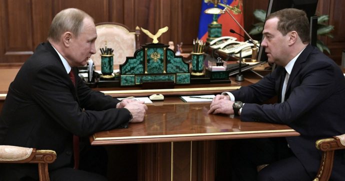 Russia, si dimettono il premier Medvedev e tutti i ministri. Putin pronto a lasciare la presidenza nel 2024