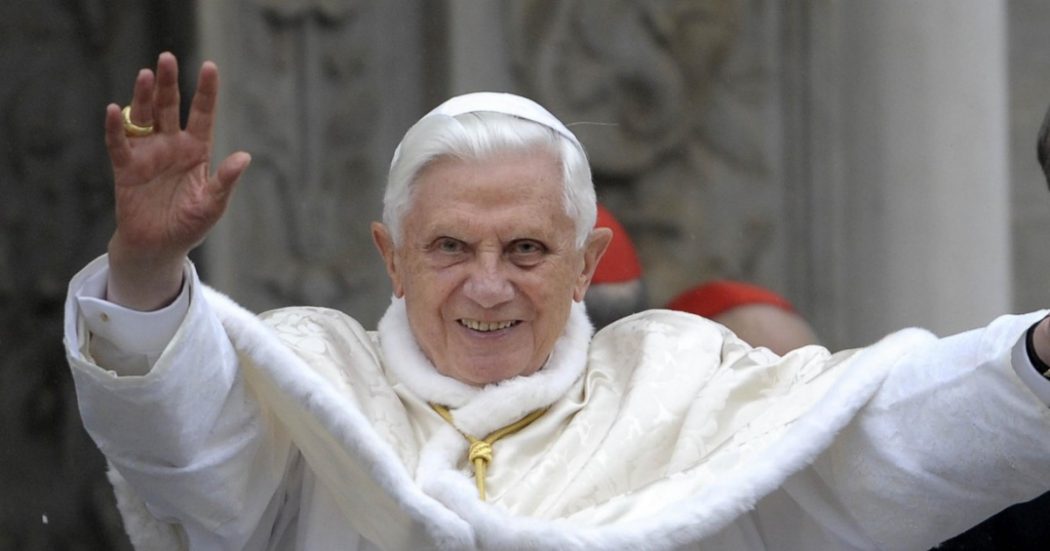 L’eredità di Ratzinger: un lascito su accanimento terapeutico e vittime di pedofillia