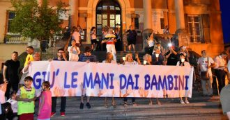 Copertina di Sistema Bibbiano: “Bimba, se accusi mamma e papà ti diamo un premio”