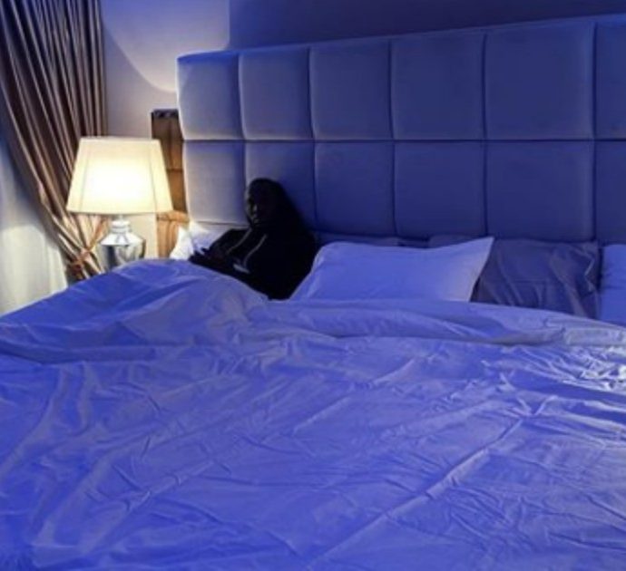 Romelu Lukaku mostra il suo nuovo letto gigante e parte lo sfottò dei compagni: “È per 15 persone?”