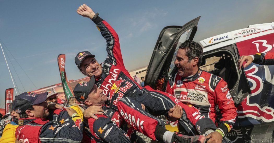 Dakar 2020, vince a 57 anni lo spagnolo Carlos Sainz. Delusione per Alonso