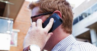 Copertina di Down dei cellulari negli Stati Uniti, cause da accertare. La compagnia AT&T: “Chiamate con il Wi-fi”