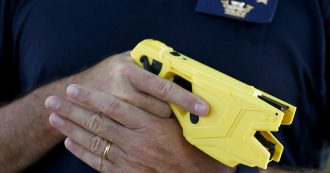 Copertina di Taser, via libera del Consiglio dei ministri: la pistola elettrica entra nelle dotazioni delle forze di Polizia