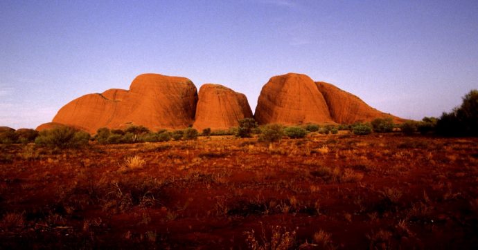 Copertina di “La geografia non è una scelta”: il deserto australiano è un vero thriller