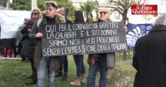 Copertina di Catanzaro, piazza piena per la manifestazione pro Gratteri: “Non dobbiamo avere paura”. E lui manda messaggio: “Dimostrate sete di giustizia”
