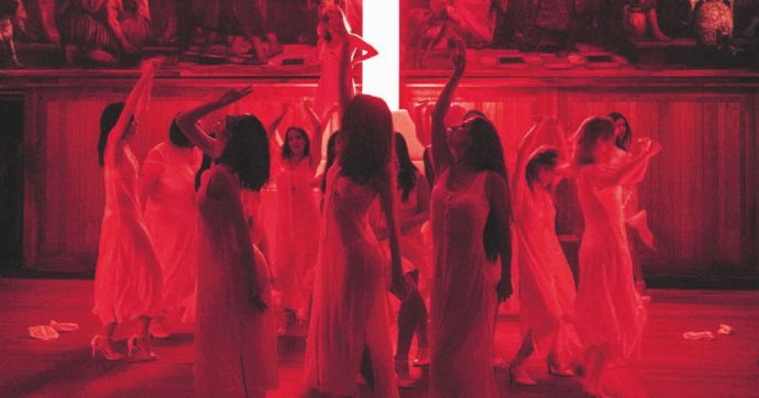Copertina di Danza delle suore: Venezia scomunica Paolo Sorrentino
