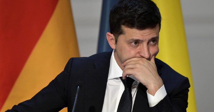 “Dà dell’ignorante a Zelensky”. Ma Honcharuk resta premier