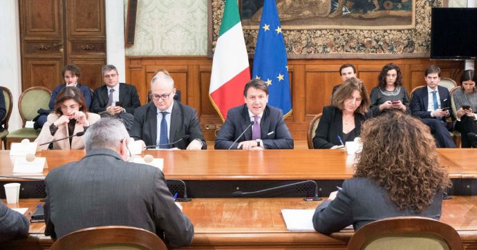 Conte lancia i Cento euro: asse con Pd, Iv e sindacati