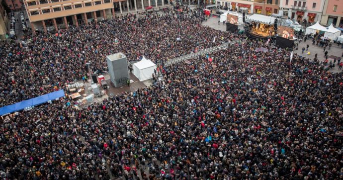 Sardine, buona l’ultima: 40mila in piazza per avere un futuro