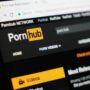 Copertina di “Pornhub, Stripchat, XNXX e XVideos non tutelano i minori”: la Commissione Ue avvia procedimenti formali