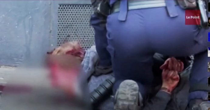 Ragazzo pestato dalla polizia, a processo intanto va lui