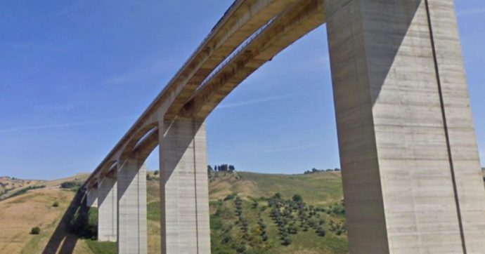 “Una frana sotto il viadotto Cerrano Autostrade ignora il pericolo crollo”
