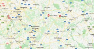 Copertina di Germania, scuolabus precipita in un fossato in Turingia: 2 bambini morti, altri 20 feriti