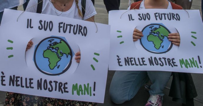 Earth overshoot day, da oggi l’Italia è in debito: la crescita infinita non è compatibile con la Terra