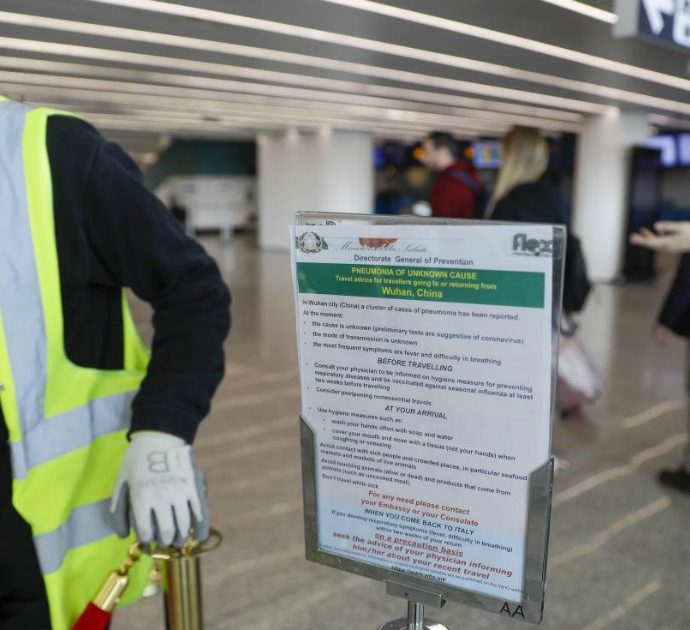 Coronavirus in Cina, scienziati: “Trasmesso all’uomo dai serpenti”. A Fiumicino 202 passeggeri da Wuhan: nessun caso sospetto