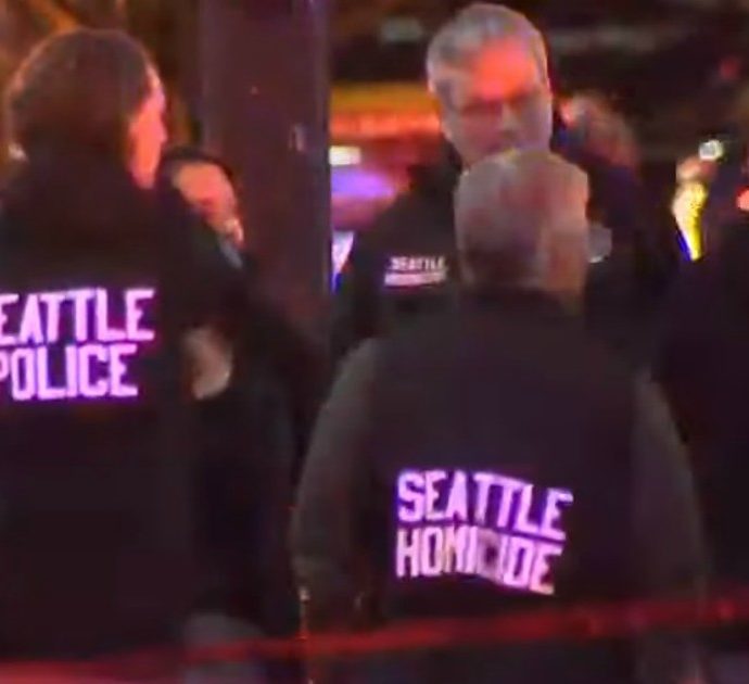 Usa, sparatoria a Seattle davanti a McDonald’s: morta 40enne, 7 feriti. Killer in fuga