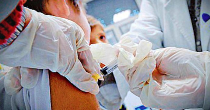 Vaccini obbligatori, cento genitori condannati a Belluno per false autocertificazioni. Sotto inchiesta anche trenta dirigenti scolastici