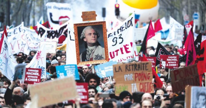 Scioperi, nel caos di Parigi vince la linea verde di Hidalgo