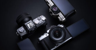 Copertina di Fujifilm X-T200, mirrorless 4K leggera e super accessoriata, in arrivo a febbraio