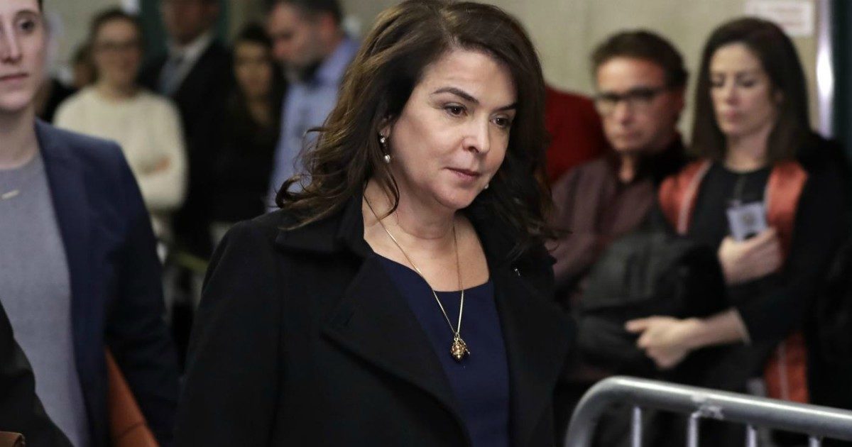 Annabella Sciorra, il racconto dell’attrice ai giudici: “Harvey Weinstein mi ha stuprato a casa mia”