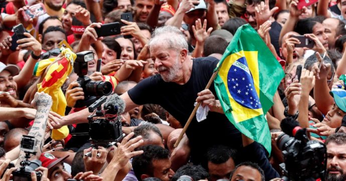 L’allarme di Greenwald “Jair Bolsonaro vuole eliminare i giornalisti”