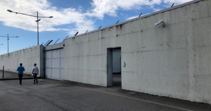 “Quel migrante è morto dopo due pestaggi”