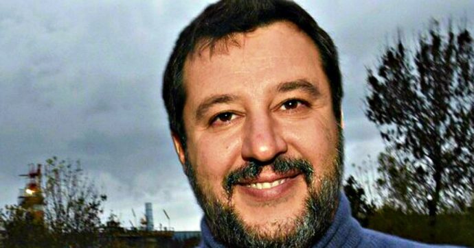 Matteo Salvini, sindacalista si fa selfie con lui mentre è in malattia: licenziato dall’azienda
